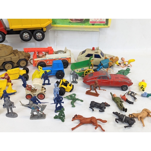 338 - A quantity of vintage toys