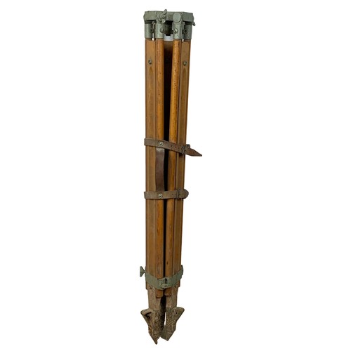 152 - An early 20th century adjustable surveyors tripod stand. Fully extended 164.5cm