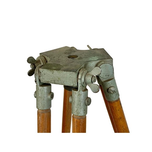 152 - An early 20th century adjustable surveyors tripod stand. Fully extended 164.5cm