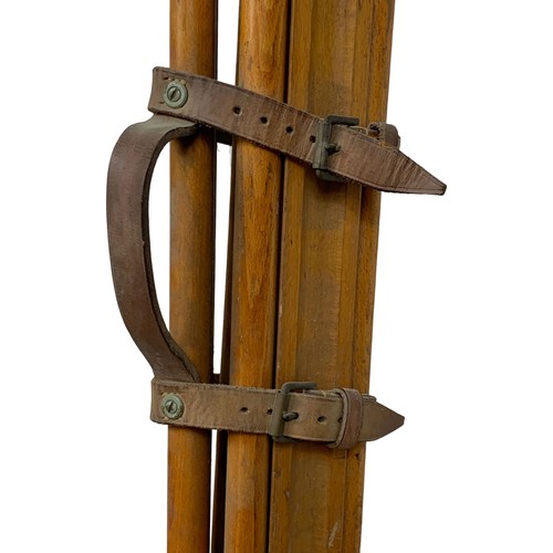 152 - An early 20th century adjustable surveyors tripod stand. Fully extended 164.5cm