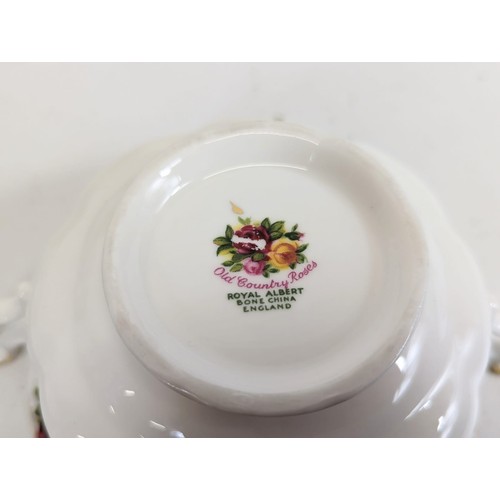 460 - 12 pieces of Royal Albert, 