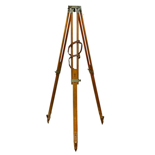 126 - An early 20th century adjustable surveyors tripod stand. Fully extended 164.5cm