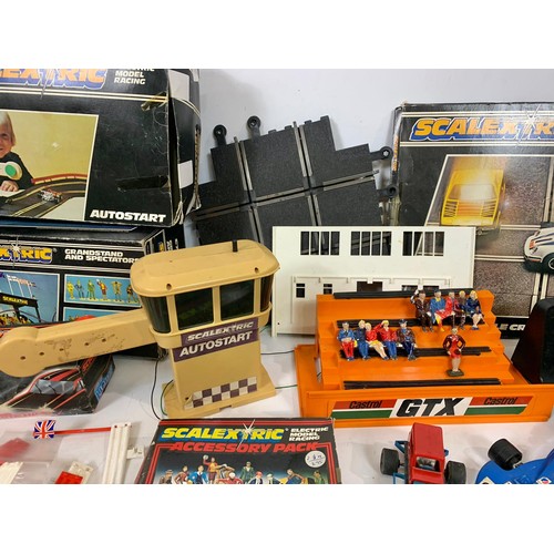 253 - Large quantity of vintage Scalextric’s.