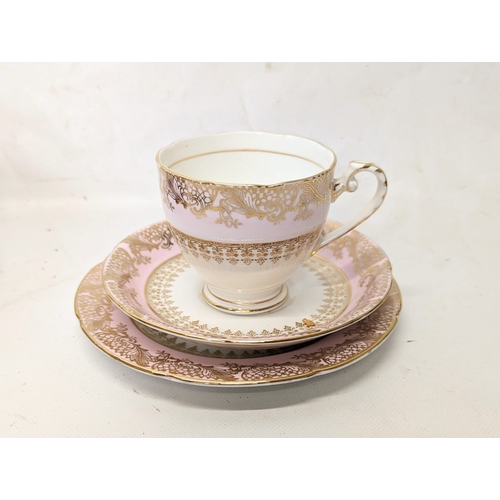 778H - An 18 piece Royal Grafton tea cups and saucers