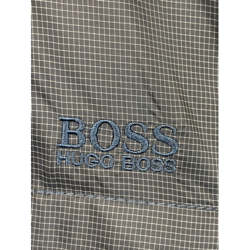 132 - A Hugo Boss jacket. 40 regular.