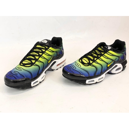 156 - A pair of Nike Air Max shoes in box. UK 9.5