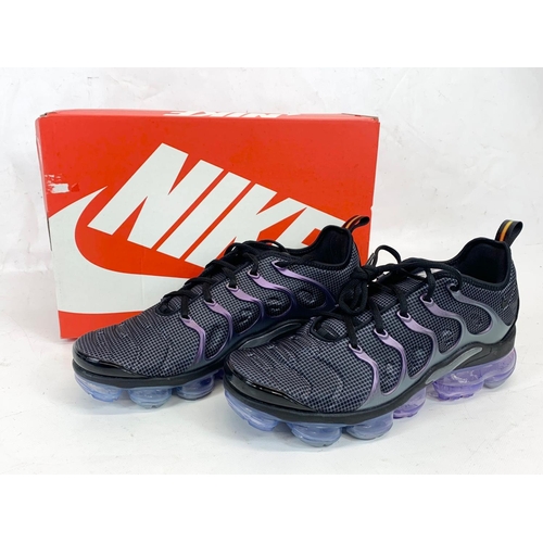 158 - A pair of Nike Air Vapormax Plus shoes in box. UK 9.5