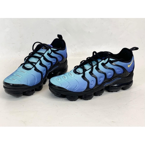 160 - A pair of Nike Air Vapormax Plus shoes. 9.5cm.