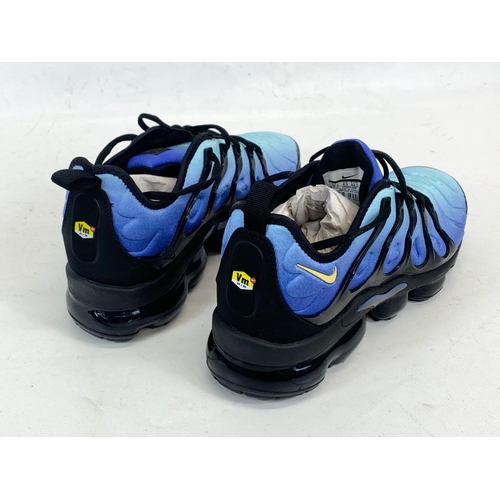 160 - A pair of Nike Air Vapormax Plus shoes. 9.5cm.