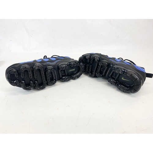 160 - A pair of Nike Air Vapormax Plus shoes. 9.5cm.