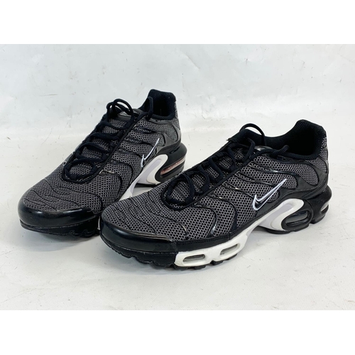 167 - A pair of Nike Air Max shoes. UK 9.5