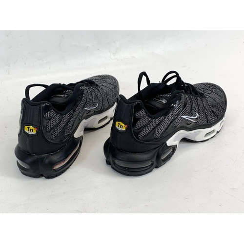 167 - A pair of Nike Air Max shoes. UK 9.5