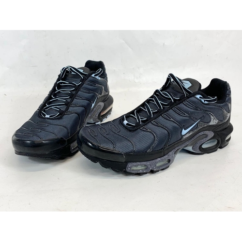 168 - A pair of Nike Air Max shoes. UK 9.5