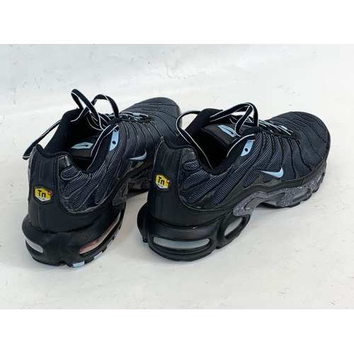 168 - A pair of Nike Air Max shoes. UK 9.5