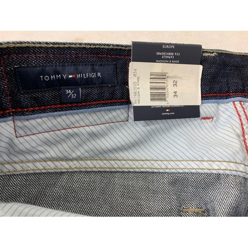 181 - A pair of Tommy Hilfiger jeans. 34/32.