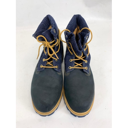 191 - A pair of Timberland boots. 9.5