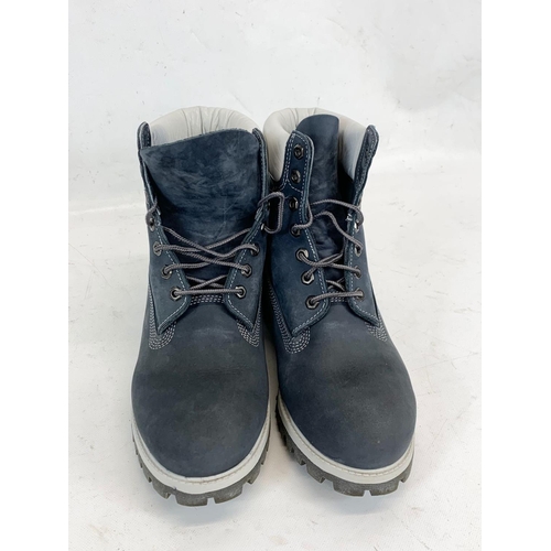 192 - 2 pairs of Timberland boots. UK 9.5