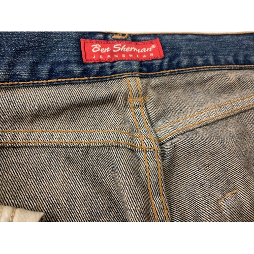 195 - A pair of Ben Sherman jeans. 32 long