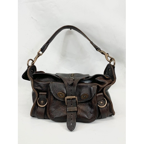 212 - A Mulberry Alana leather handbag. 30cm.