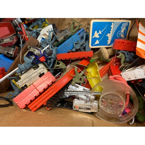 251I - A collection of vintage toys and models. Dinky, Corgi, Tonka, Tri-ang, Matchbox, model soldiers etc