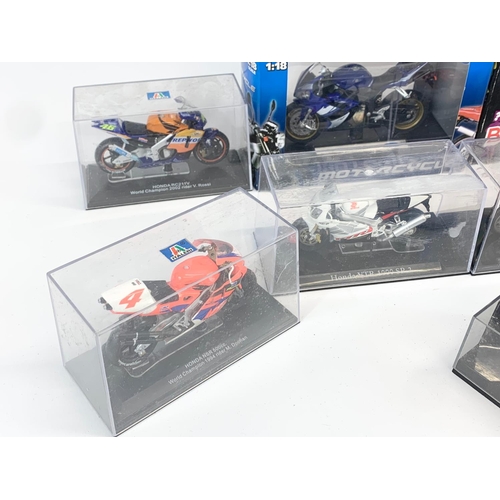 252A - A collection of model motorcycles in cases and boxes.