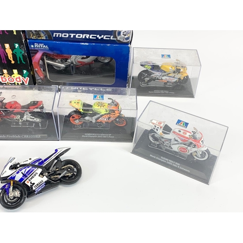 252A - A collection of model motorcycles in cases and boxes.