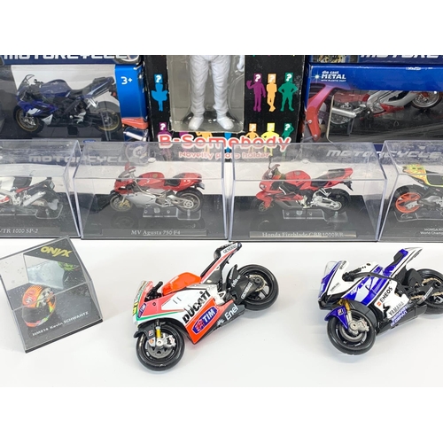 252A - A collection of model motorcycles in cases and boxes.