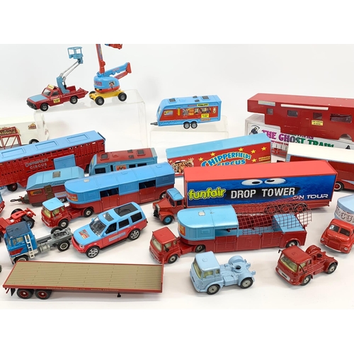 252B - A large collection of Corgi and Matchbox model trucks. Chipperfields Circus. 32cm, 25cm, 12cm etc.