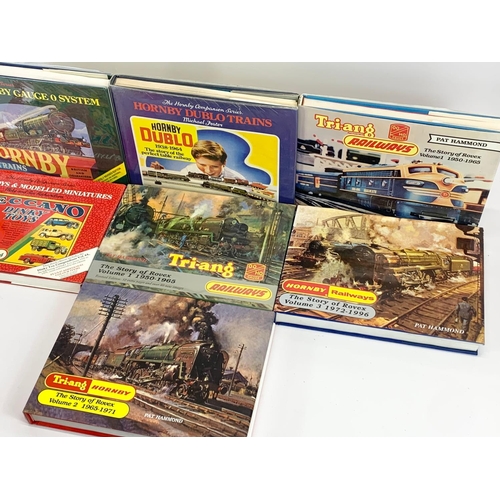 252C - A collection of 7 collectable model books, by Pat Hammond, Mike and Sue Richardson, Chris and Julie ... 