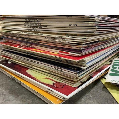 252G - A large collection of LP, vinyl records.