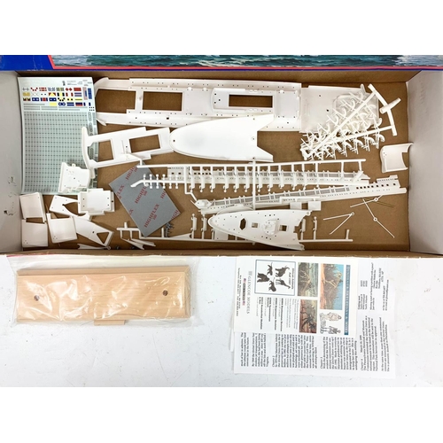 256 - A large Glencoe Models S.S United States model ship. 1/400 scale. Box measures 71.5cm.