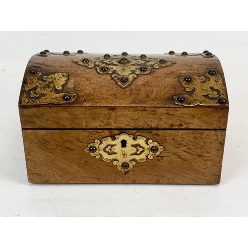 26 - A Victorian walnut jewellery box with brass mounts. 23 x 15.5 x 13cm