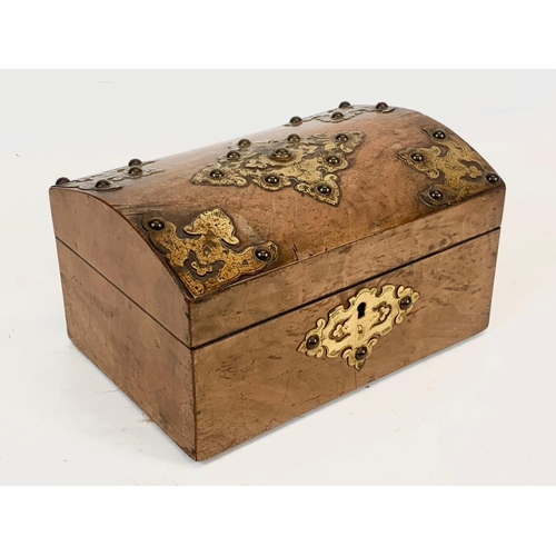 26 - A Victorian walnut jewellery box with brass mounts. 23 x 15.5 x 13cm