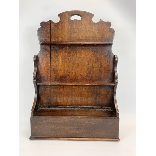 262 - A George III oak wall hanging spoon rack. Georgian. Circa 1800. 41.5 x 66.5cm