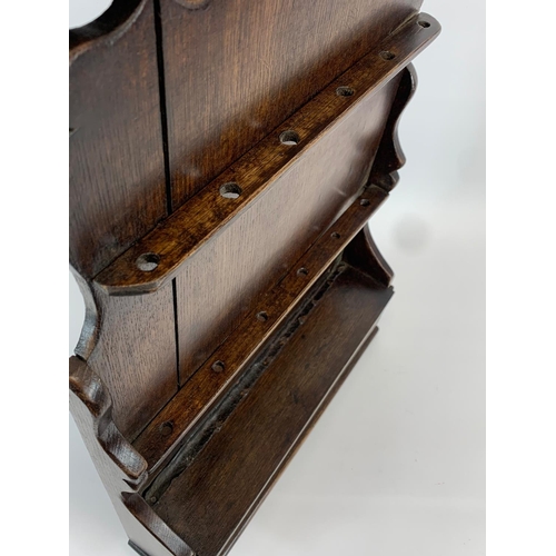 262 - A George III oak wall hanging spoon rack. Georgian. Circa 1800. 41.5 x 66.5cm