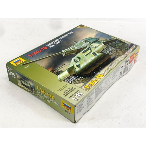 299 - 2 unopened boxes of WWII model tanks by Zvezda. T-34/75 Soviet Medium Tank, Mod of 1942, Soviet Ligh... 