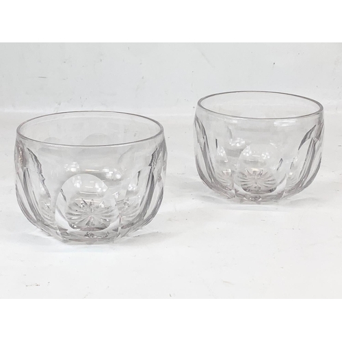 488 - A pair of vintage crystal bowls. 13 x 9.5cm