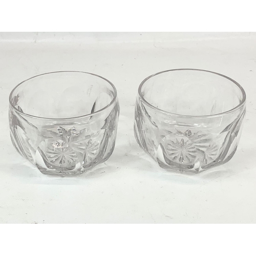 488 - A pair of vintage crystal bowls. 13 x 9.5cm