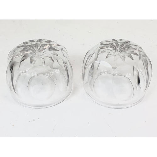 488 - A pair of vintage crystal bowls. 13 x 9.5cm