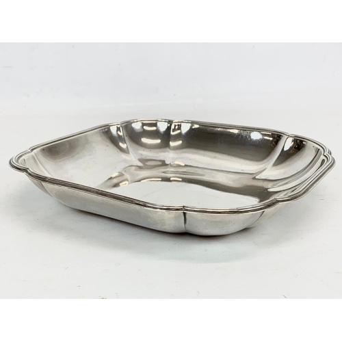 499 - A silver deep bowl. Edinburgh 1904. 532 grams. 23cm