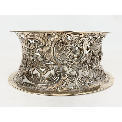 501 - A large Irish silver ornate table centre piece. Dublin 1898. 420 grams. 20 x 9cm