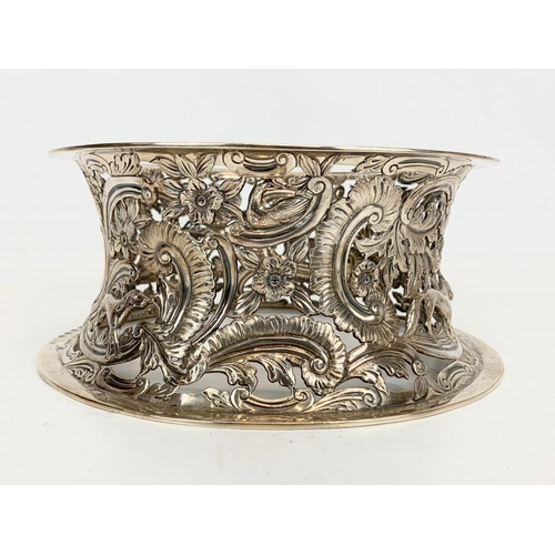 501 - A large Irish silver ornate table centre piece. Dublin 1898. 420 grams. 20 x 9cm