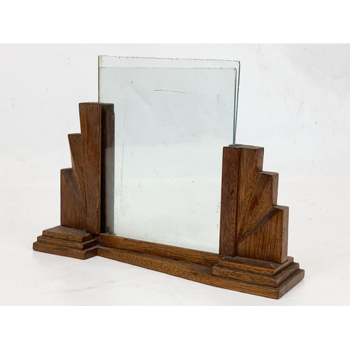 78 - An Art Deco 1930’s frame with 2 glass panels. 23 x 17cm.