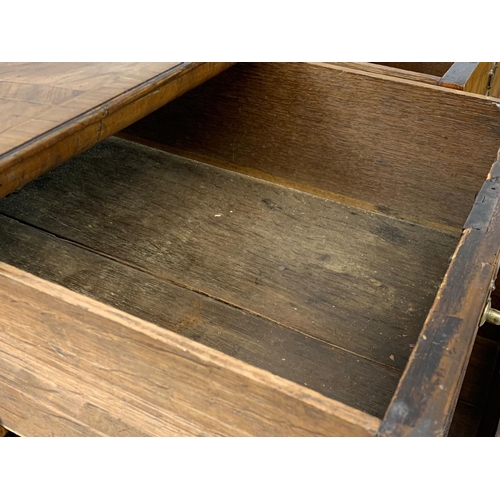 798 - An original early 18th century George I inlaid walnut chest of drawers, in bracket feet. Circa 1720.... 