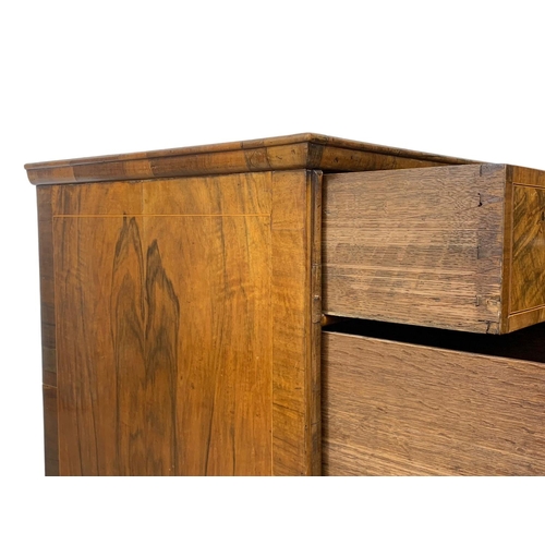 798 - An original early 18th century George I inlaid walnut chest of drawers, in bracket feet. Circa 1720.... 