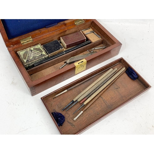 86 - A Victorian rosewood jewellery box with mother or pearl inlay, and a vintage mahogany desk top box. ... 