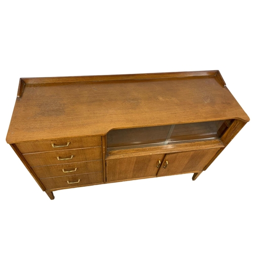 1133 - A vintage oak sideboard by Lebus. 131 x 44 x 93.5cm