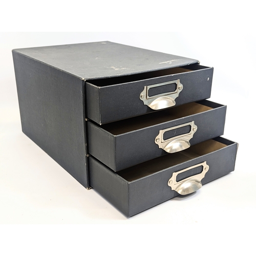 328 - A desktop filing drawers. 25x32x19.5cm