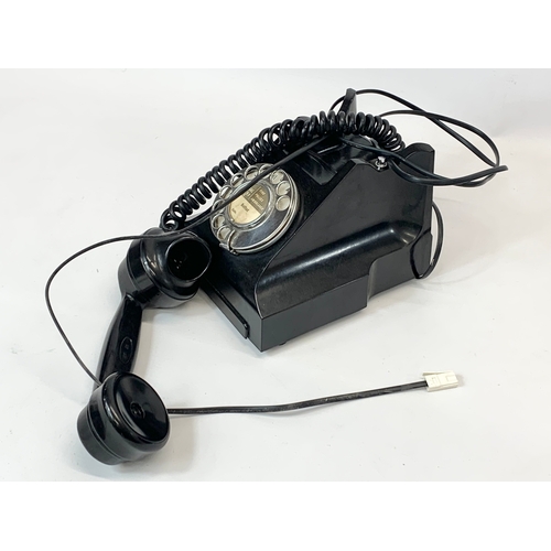 171 - A Bakelite vintage style phone.