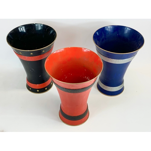 220 - 3 Mid Century Dialine Better Maid plastic planters / vases. 1970’s. 25 x 34cm